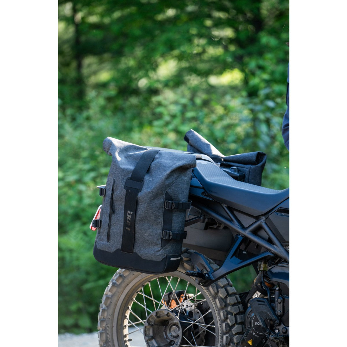 can-am-linq-saddlebags-22l-can-am-origin-eb1221b2a2-6
