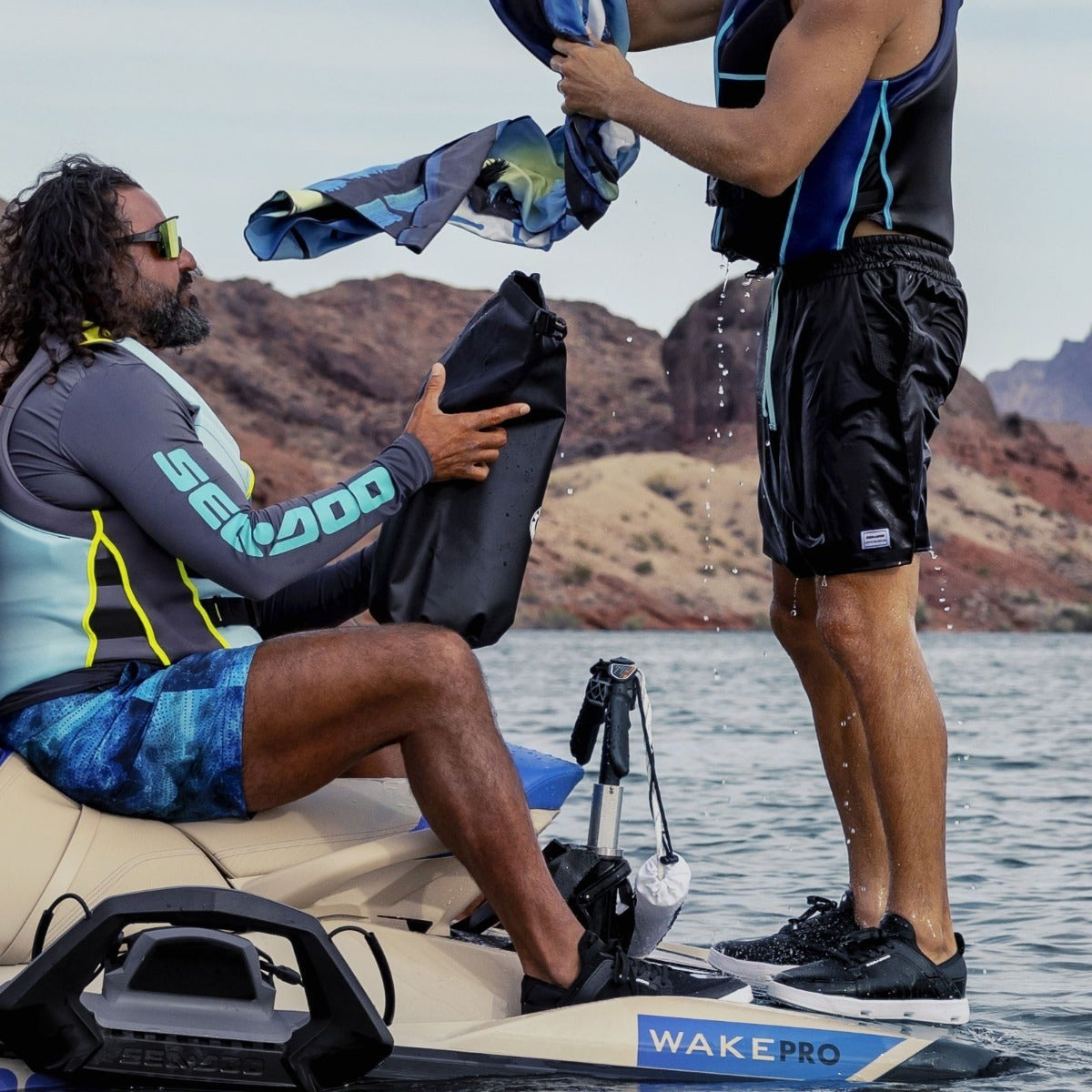 sea-doo-waterproof-dry-bag-2-6-us-gal-10-l-e3bd9b3820-3