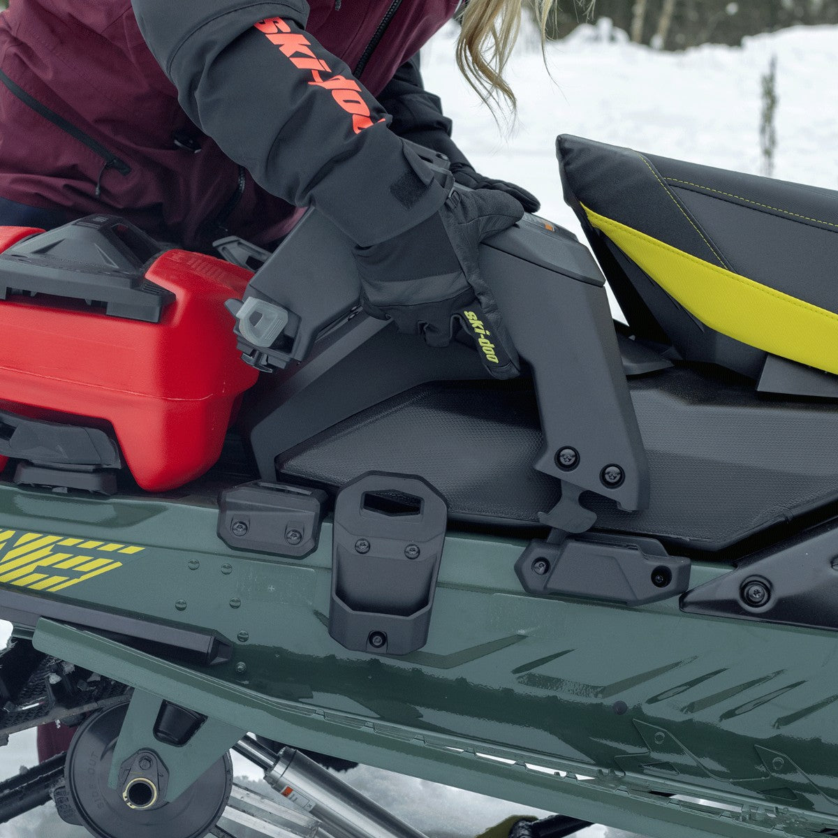 ski-doo-linq-1-1-removable-rack-5dcfebf5e0-4