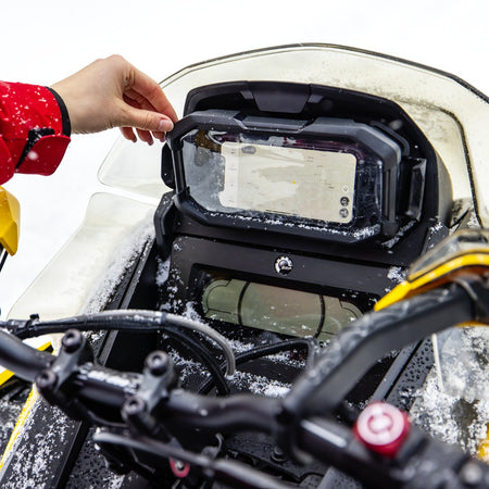 ski-doo-ski-doo-heated-cellphone-holder-32716da74e-3