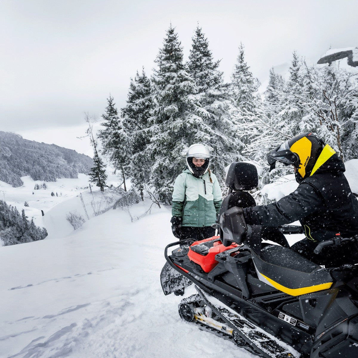 ski-doo-ski-doo-trail-linq-passenger-premium-heated-seat-452e9a224c-6
